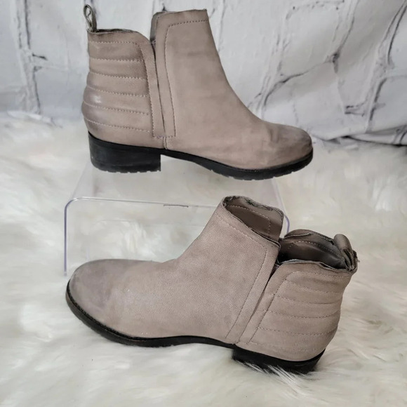 Steve Madden Graant Women's Pull On Chelsea Boot Taupe 8M Stylish Casual Classic - Picture 2 of 13